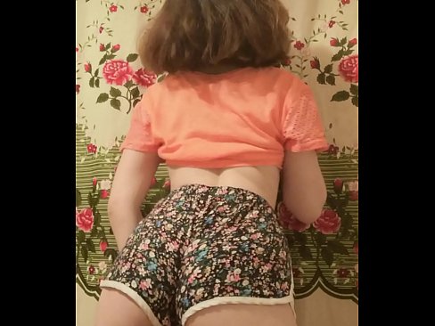 ❤️ סעקסי יונג באַבע סטריפּינג אַוועק איר קורצע הייזלעך אויף אַפּאַראַט סופּער פּאָרן ביי אונדז